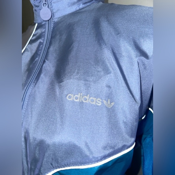 VINTAGE Adidas Women's Blue and Silver Qtr Zip Jacket - Picture 4 of 13